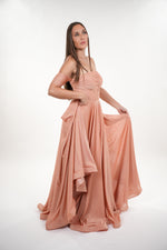 ഗാലറി വ്യൂവറിലേക്ക് ചിത്രം ലോഡ് ചെയ്യുക, Odette shimmery pleated bustier off- shoulder maxi dress