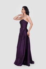 ഗാലറി വ്യൂവറിലേക്ക് ചിത്രം ലോഡ് ചെയ്യുക, Vivienna Strapless Ruched Gown In Deep Plum Taffeta