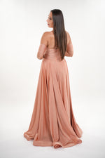 ഗാലറി വ്യൂവറിലേക്ക് ചിത്രം ലോഡ് ചെയ്യുക, Odette shimmery pleated bustier off- shoulder maxi dress
