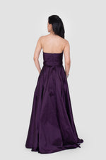 ഗാലറി വ്യൂവറിലേക്ക് ചിത്രം ലോഡ് ചെയ്യുക, Vivienna Strapless Ruched Gown In Deep Plum Taffeta